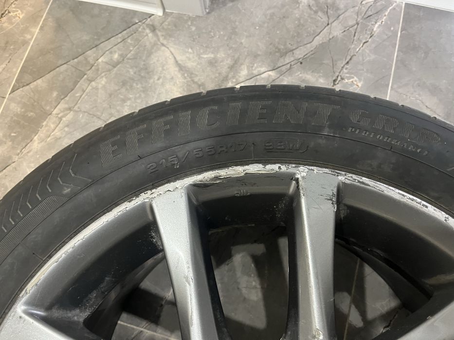 Продам r17 диск с резиной от Lexus