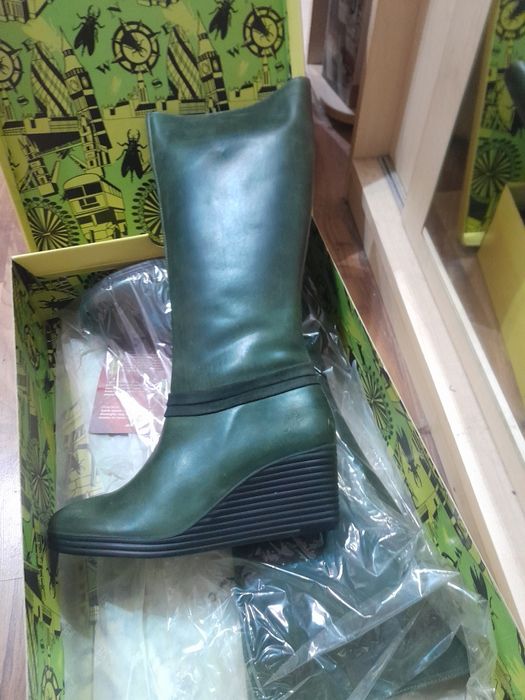 Продам обувь брали за 100$ каждые.