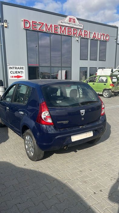 Dezmembram Dacia Sandero 1.2 benzina din 2011