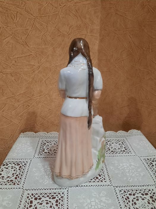 Фарфоровая статуэтка "Ануш" (Девушка с кувшином) из серии "Советский ф