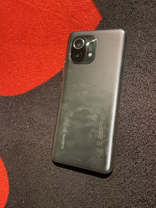 Vand sau schimb IPhone 13 Mini si Xiaomi MI11