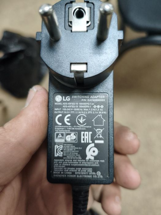 19 volt 2.1 amper zaryatchik orginal