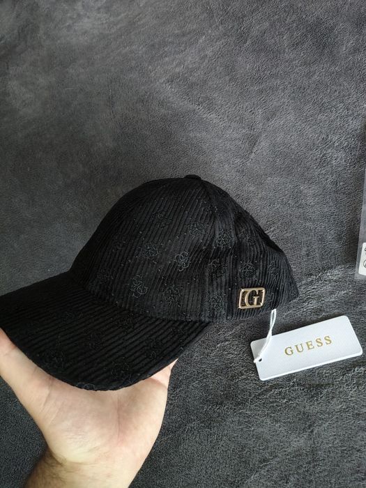 Guess șapcă unisex neagra din material reiat cu logo brand mărime OS noua originala