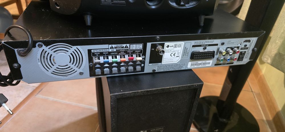 LG 5+1, DVD система за домашно кино HT503PH-DH