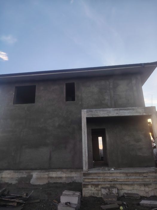 Construim case la rosu, cheie, amenajări interioare