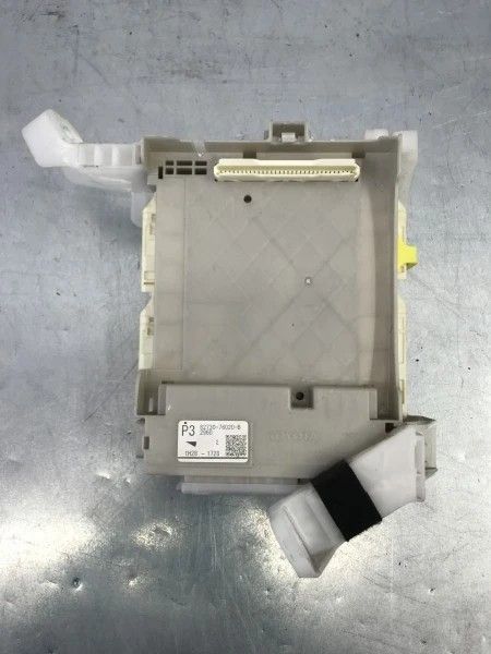 Modul confort Lexus CT 200h 2012 cod 8273076020B
