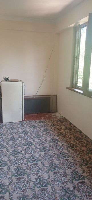 Сдается 2 х ком кв в Чирчике 2 этаж в центре поворот детская больница