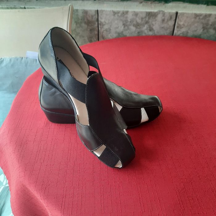 Sandaleta din piele