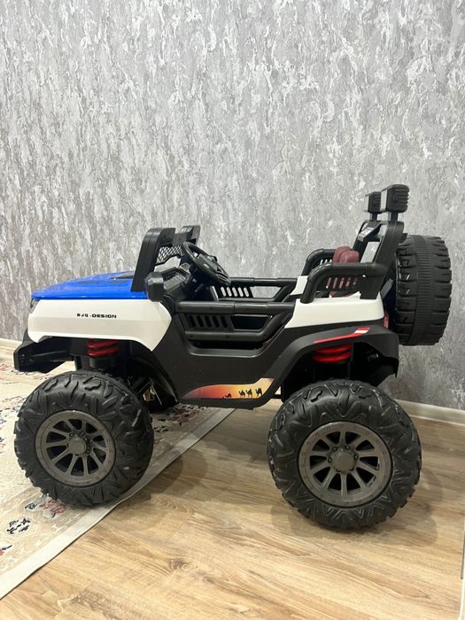 Машина двухместная детская