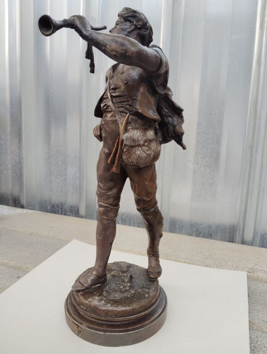 Лампи антични, бронзови, от известен френски  скулптор, статуя