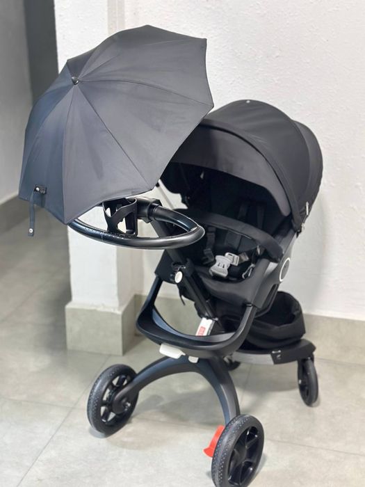 Прадается 3 авто кресла и 2 каляски все в идеальном состояние цена дог