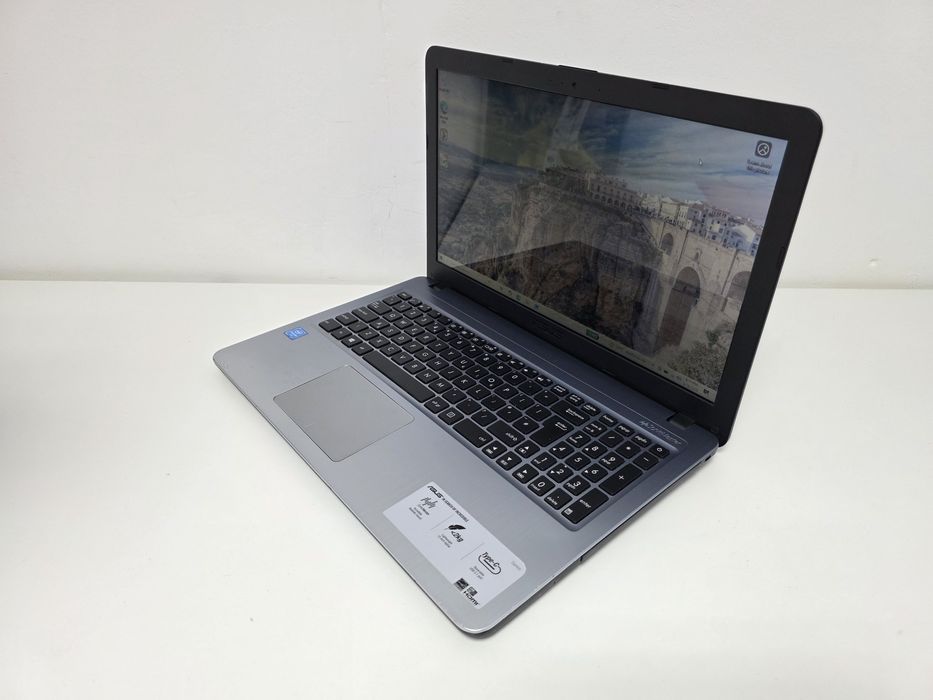 Laptop Asus X540S Intel Pentium QUADCORE 8gb ssd 15.6 . GARANTIE
