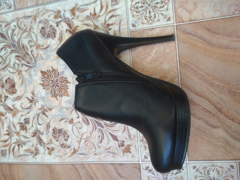 Продаю ботильоны