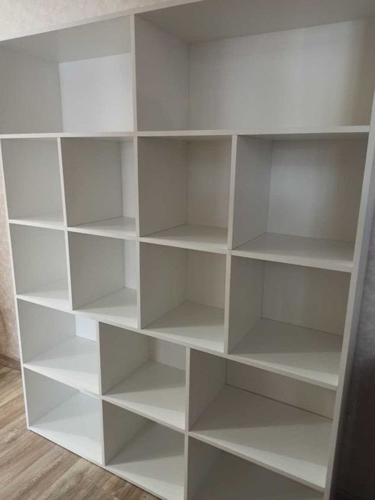 Продам стеллаж в детскую