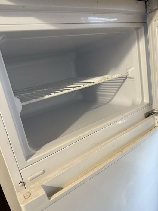 Frigider cu congelator Arctic