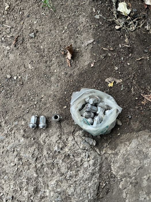 продам колесные гайки