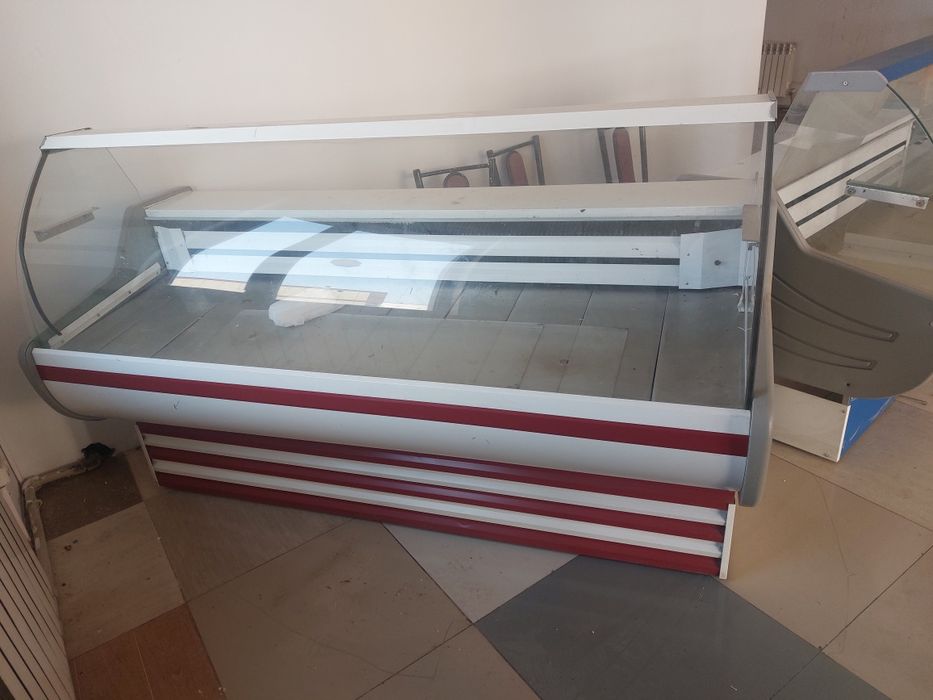 Витриные холодильники