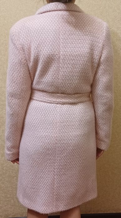 Продам пальто розовое