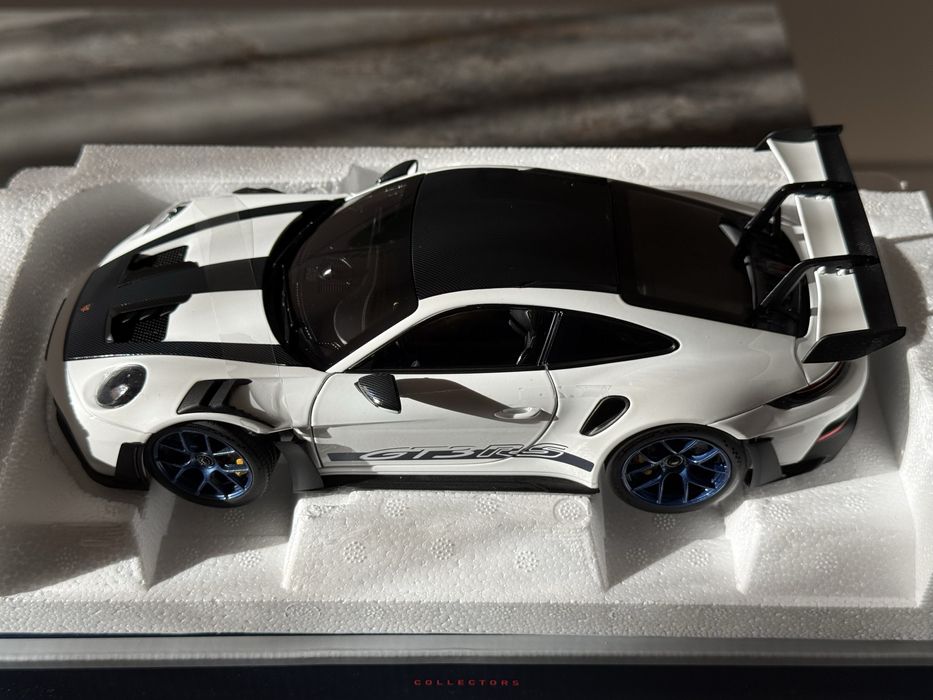 Колекционерски автомобил 1:18 Porsche 911 GT3 RS Norev
