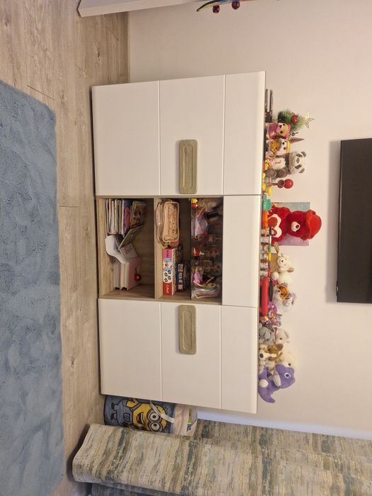 Comoda moderna-alb cu accente de lemn