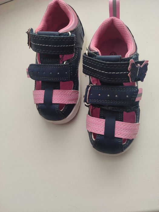 Продам сандалии на девочку