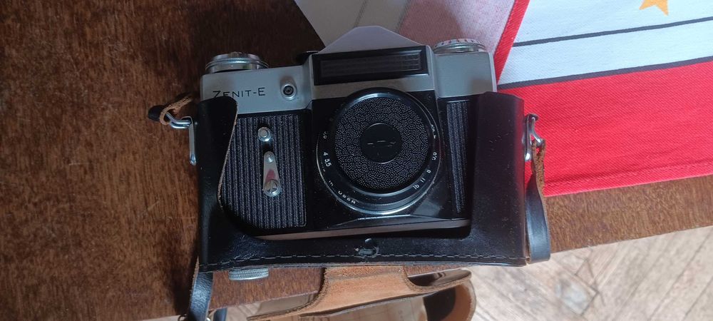 Фотоапарати за любители и колекционери  Zenit-E , Зоркий -4 , Смена 8М