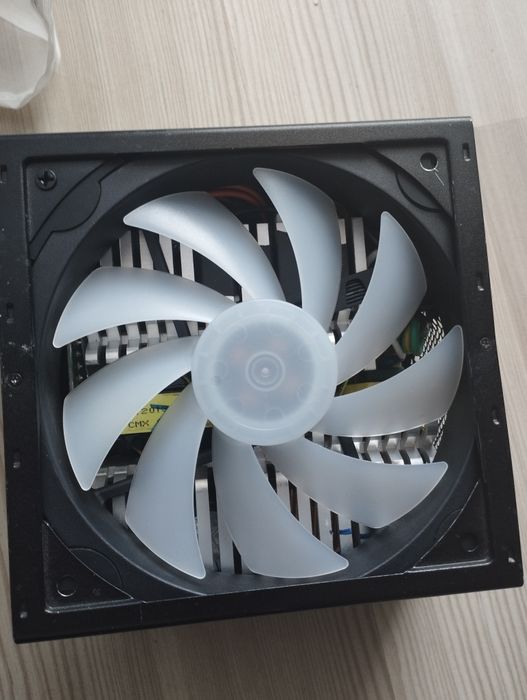 Sursă de alimentare 700w