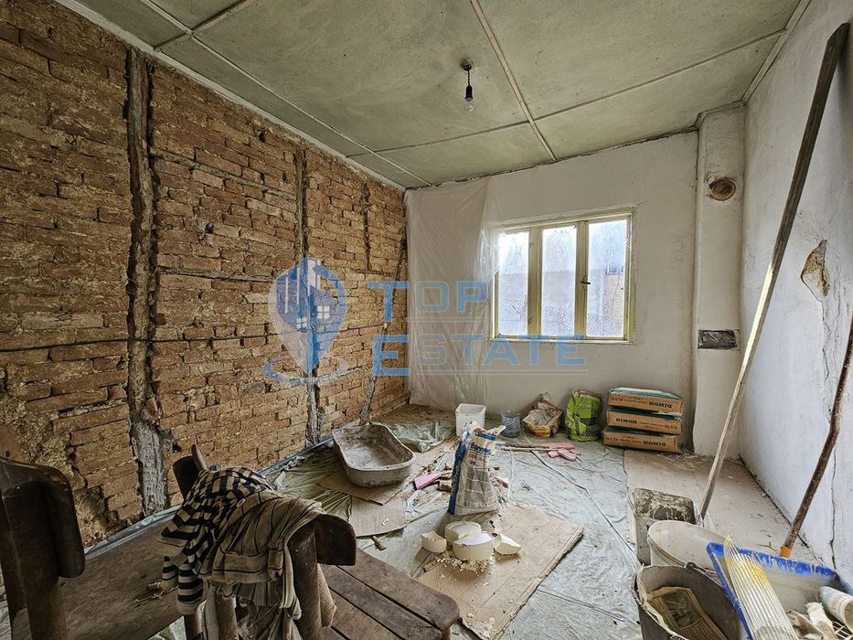 Къща с вътрешна тоалетна и частичен ремонт в село Ново градище, облас