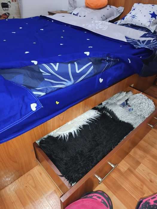 Vând dormitor în stare buna