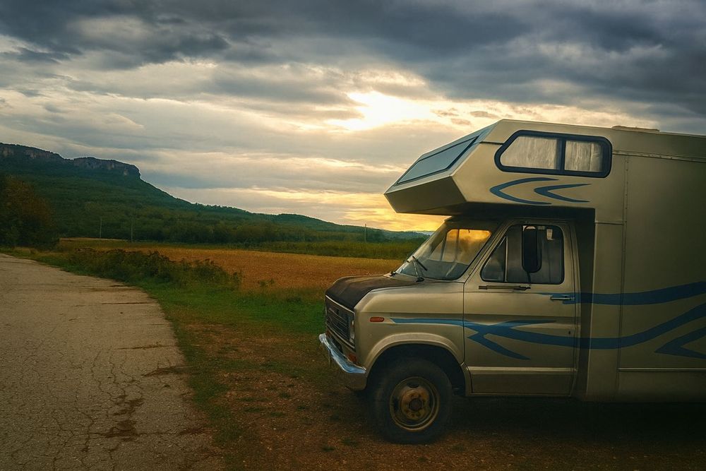 FORD Кемпер  FORD HOWK  V8 1979