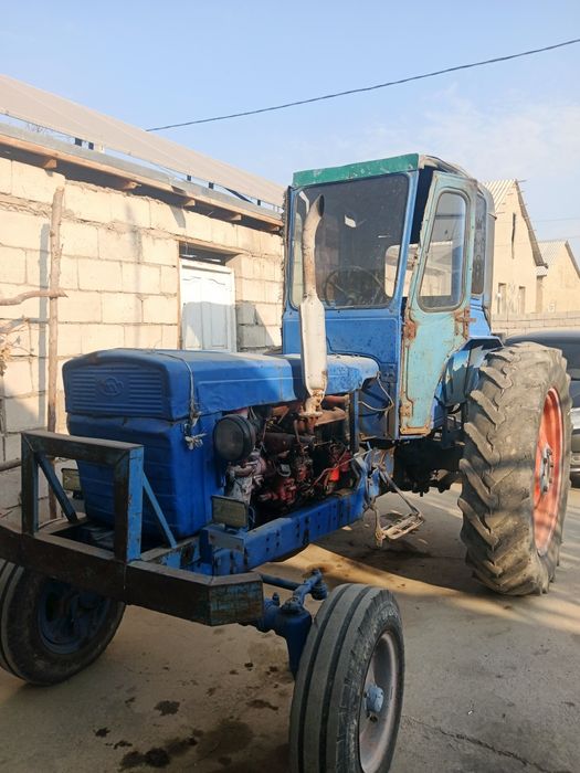 Traktor sotiladi