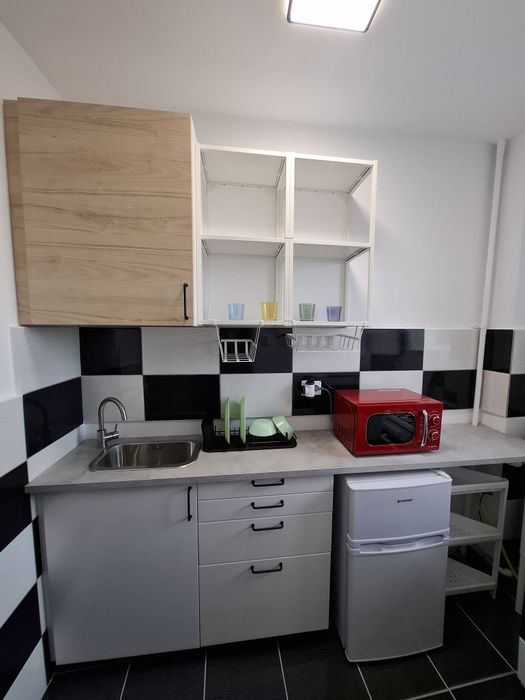 Particular inchiriez garsoniera str.Turda sector 1 complet renovata