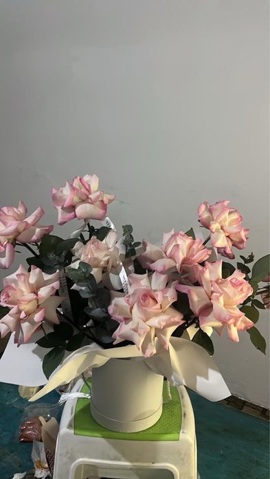 Цветы красивые только что подарили