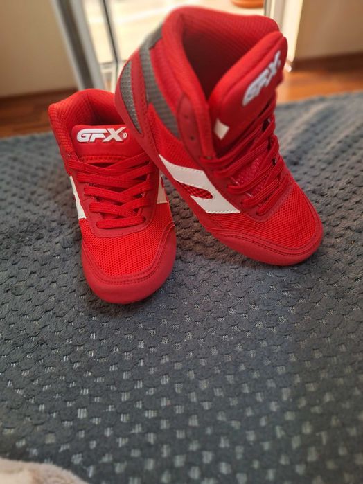 Боксови ръкавици 6-ца + маратонки за  бокс