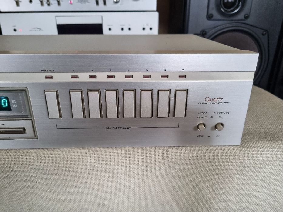 Tuner Hitachi FT-5000. Perfect functional. Impecabil.