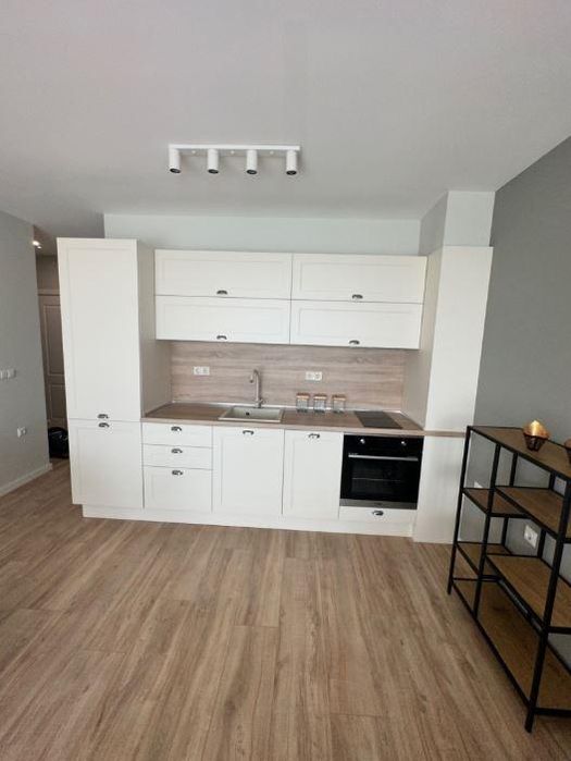 Дава се под наем Тристаен апартамент в Варна, Чайка - 102 кв.м за 1300 € - Снимка #1