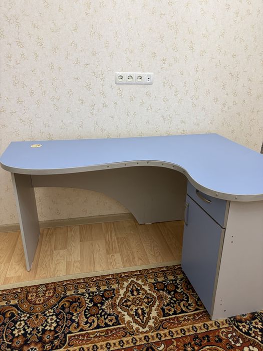Рабочий стол. мебель