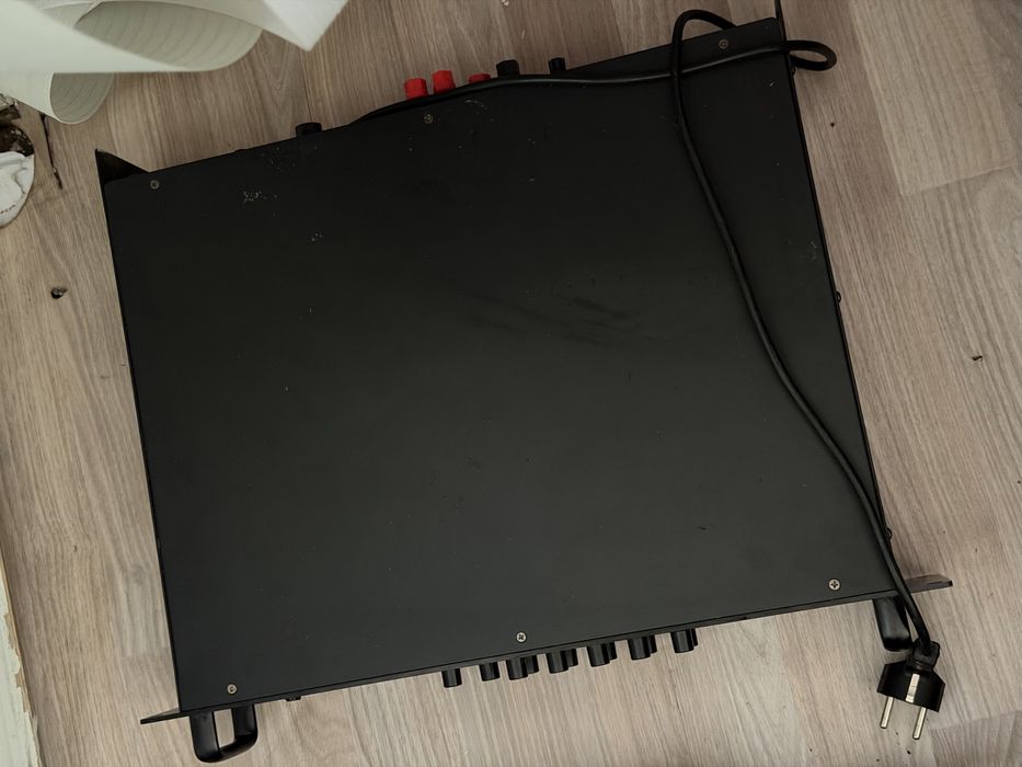 Трансляционный усилитель с колонками