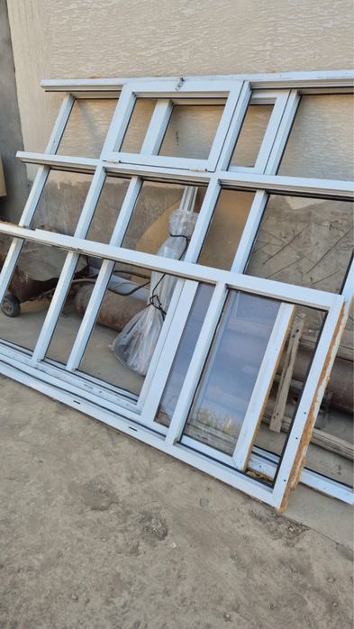 Продаются  аква-дверь и окно