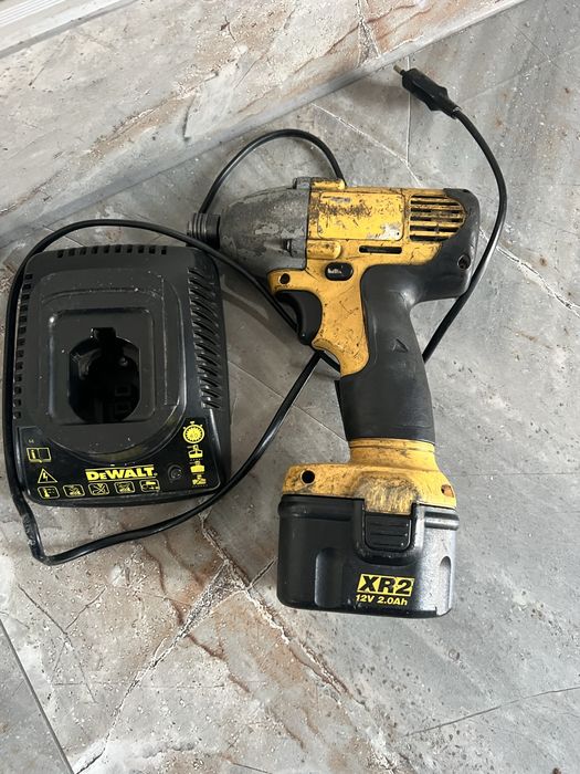 Filetanta cu Impact Dewalt cu Incarcator si Baterie XR  12V 2Ah