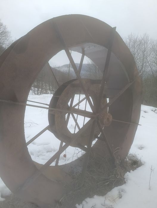 Vând generator de putere .Reductor.Eolian