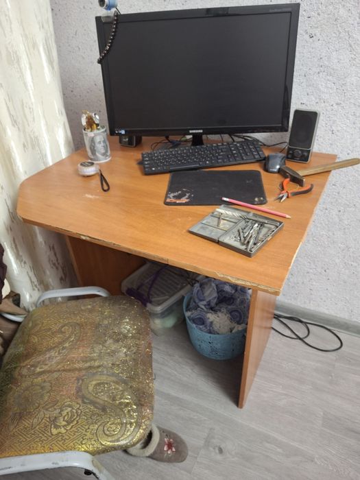 Столик компьютерный, маленький