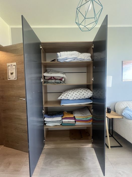 Гардероб с рафтове на Виденов антрацит с дъб сонома