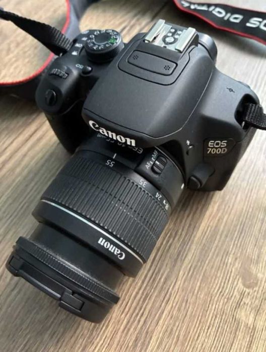 Фотоаппарат Canon 700D
