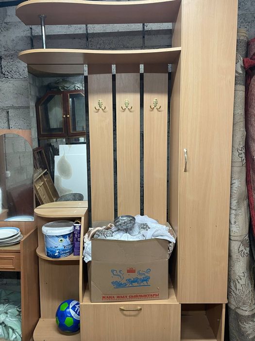 Шкаф в прихожую .