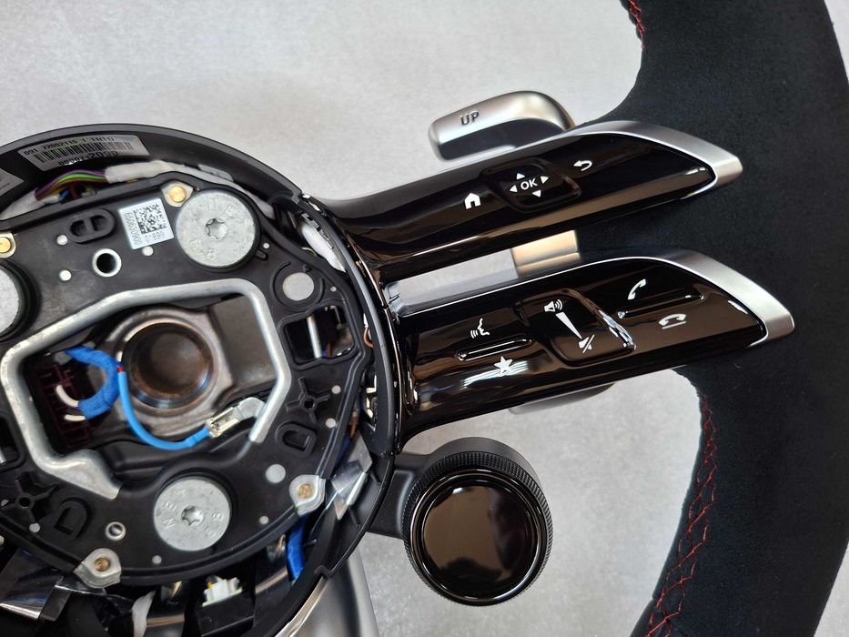 Нов Оригинален Волан Алкантара AMG Mercedes W206 W223 W213 W257 W167 W254 63 65 C63 E63 - Червен шев