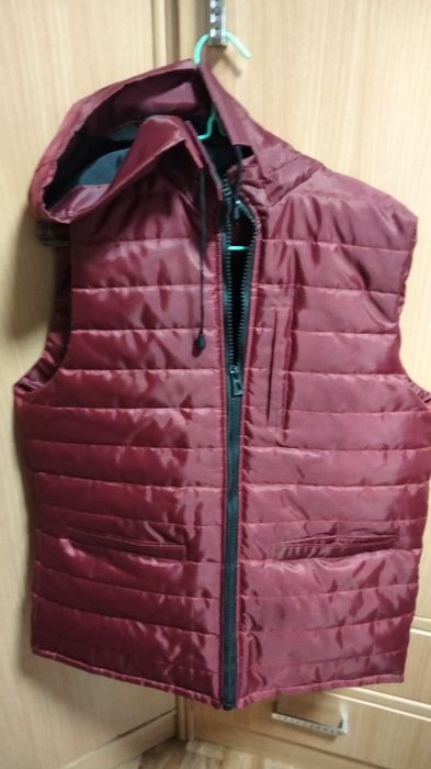 Продам жилетки новые