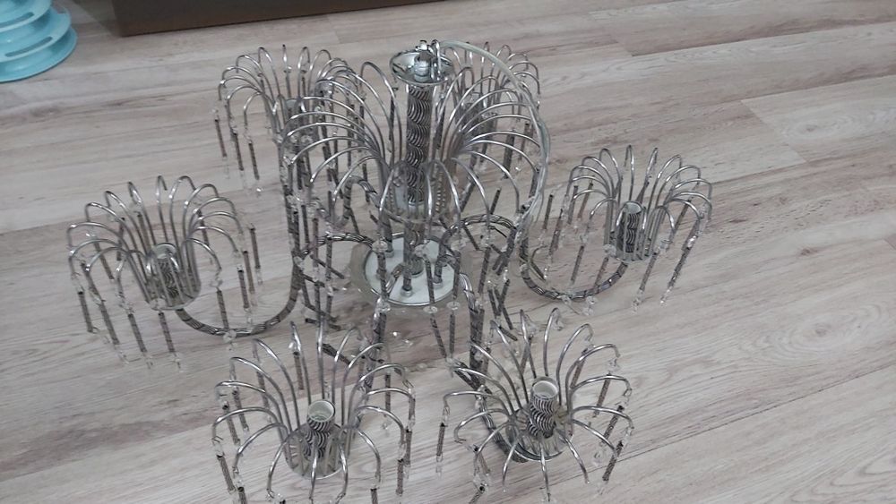 Продам люстру в рабочем состоянии