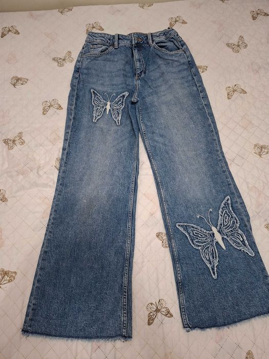 Blugi moderni adolescenta