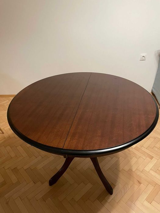 Дървена трапезна маса 77см х 107см